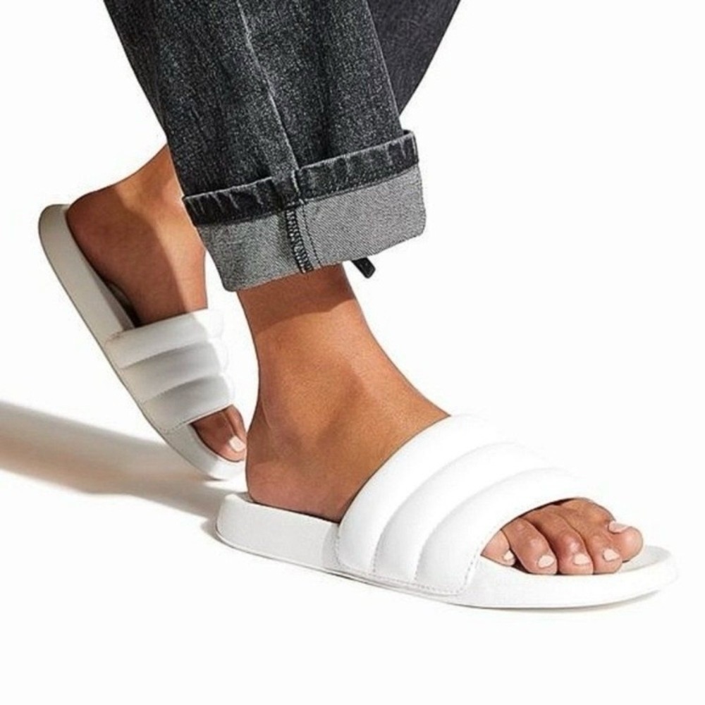 Sz 7.5 Signature Look Flat White Slide Sandal NIB-2447
